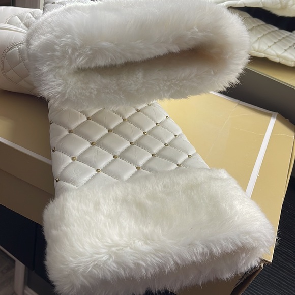 Michael Kors Winter Boot - Picture 4 of 5